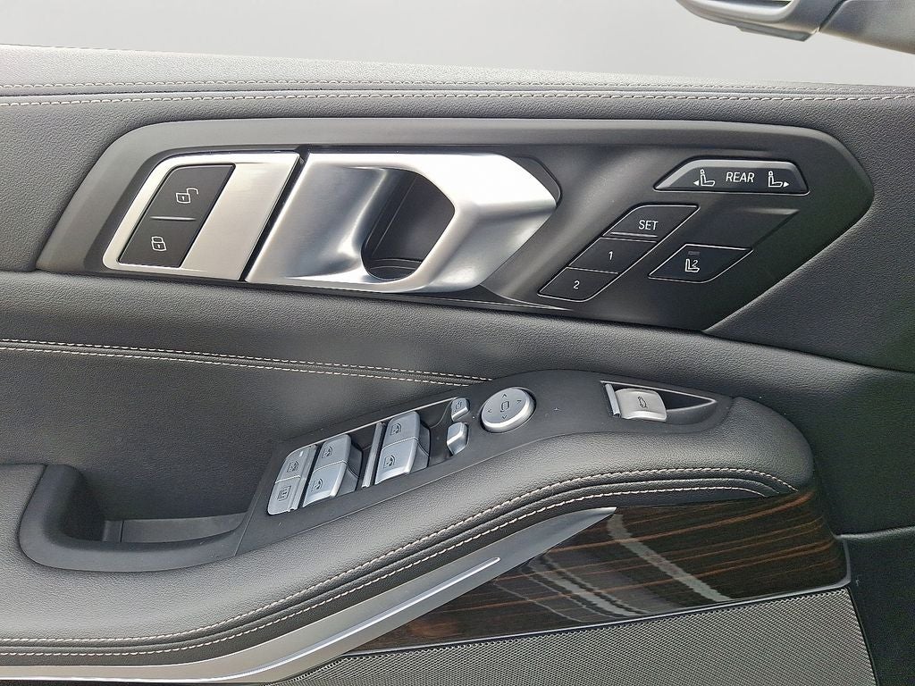 2025 BMW X7 xDrive40i PREMIUM PACKAGE