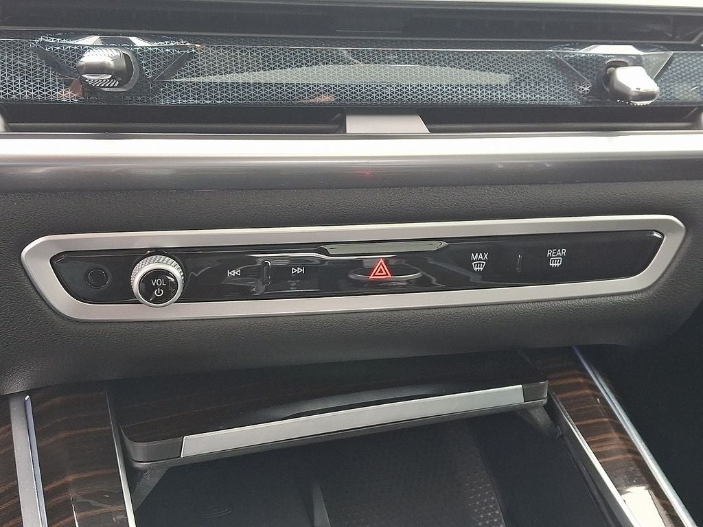 2025 BMW X7 xDrive40i PREMIUM PACKAGE